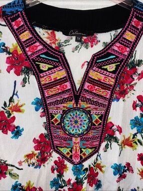 Caleooa, Women’s Tunic, Size 1X, Floral Print with beautiful embroidery